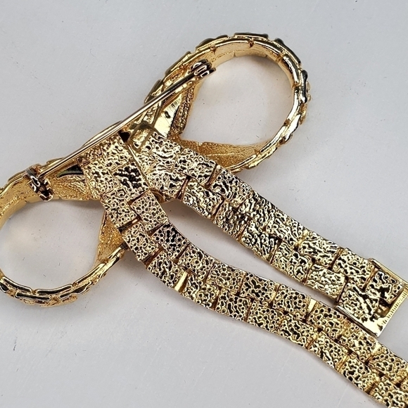 Vintage Goldtone Gold nugget Articulated Bow Brooch - Picture 6 of 7